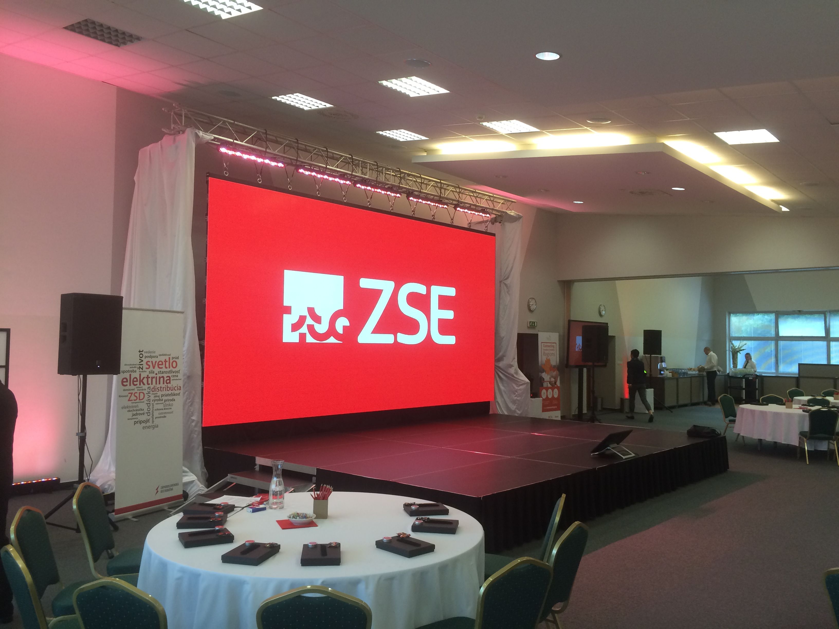 P3.9 Indoor Event Rental LED Video Wall For Banquet